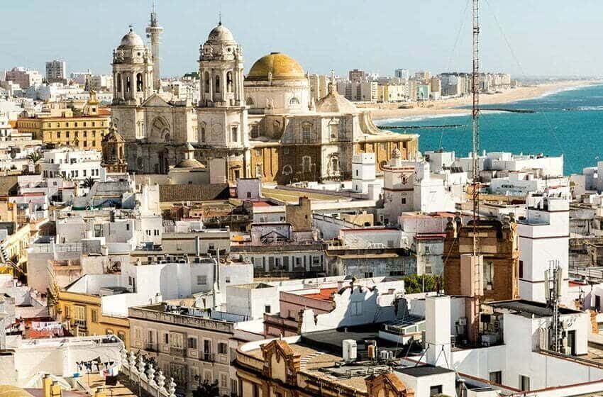  Explora el pasado mágico de Cádiz