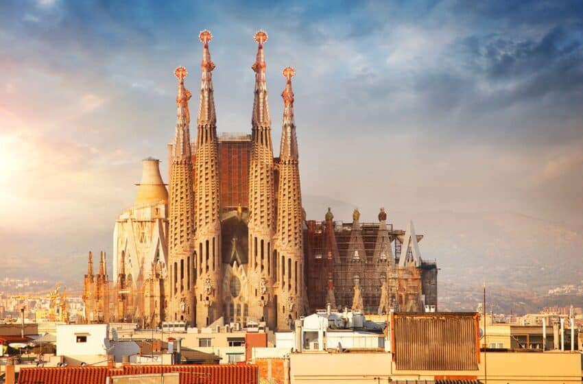  La Sagrada Familia de Barcelona: Una Saga Inspiradora