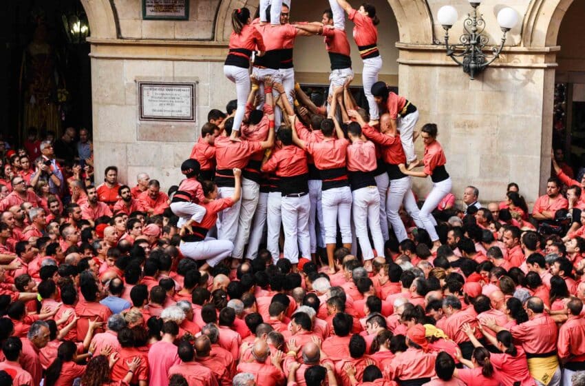  Castellers: Las Torres Humanas de Cataluña